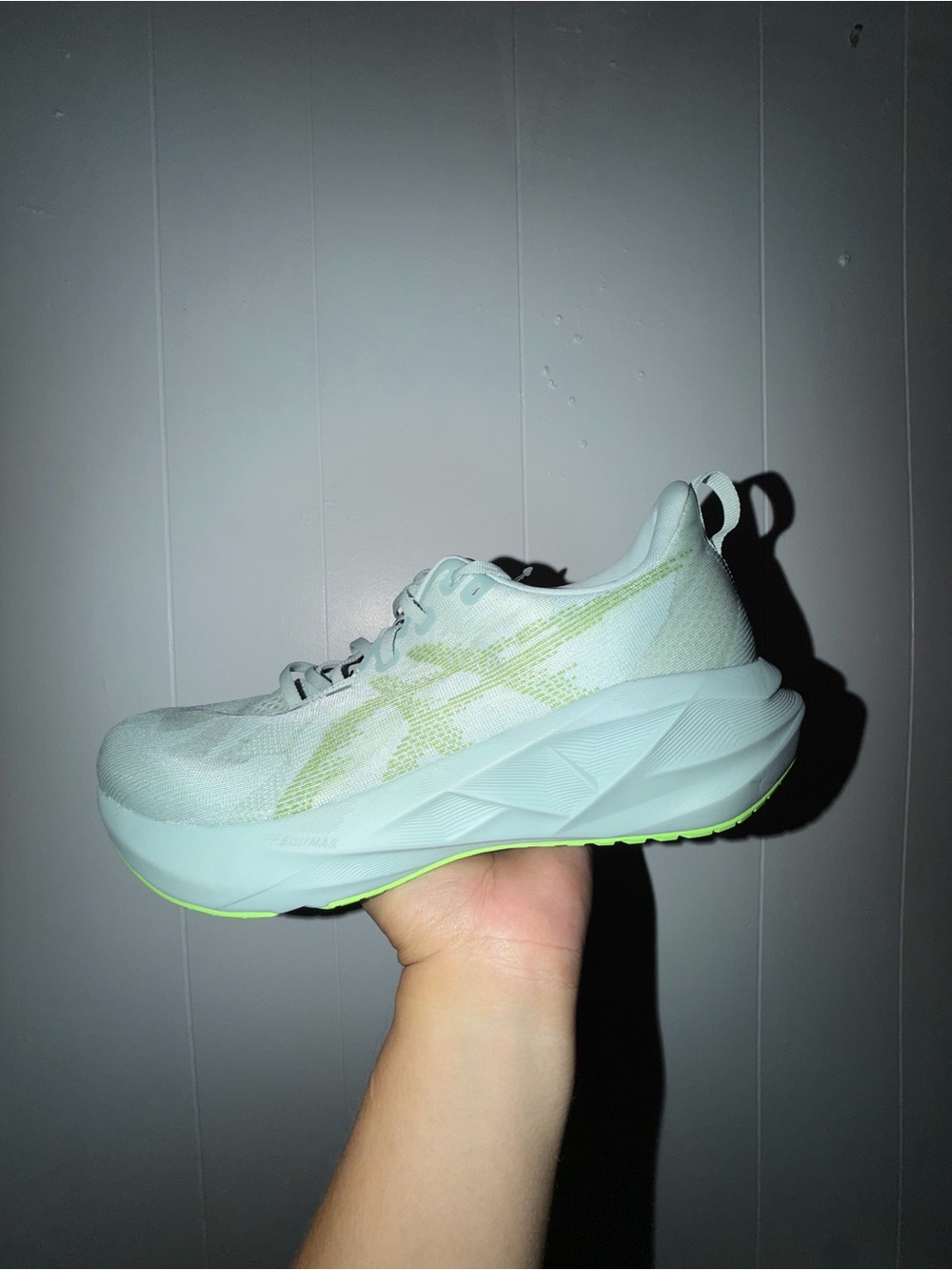 Men ASICS Novablast 5 Running Shoe size 12.5